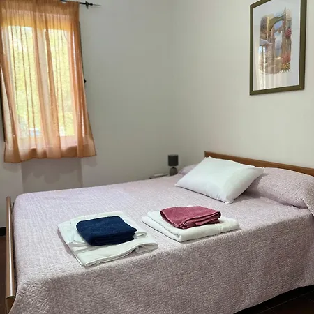 Melinda E Marlene Apartment *